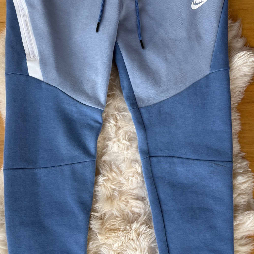 Nike Men’s Tech Blue Jogger Pants, size Small - Picture 4 of 6